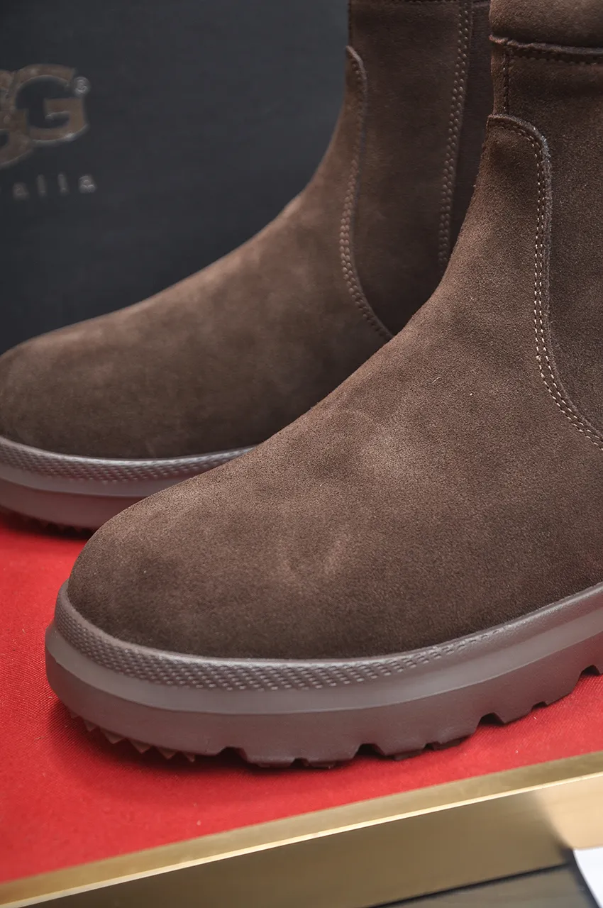 Men's shoes 💰580💶【UGG】(full genuine wool lining) Please pay attention to the original quality and compare the thickness of the wool 🏮🏮Hot style Martin boots from Australia's warm luxury brand men's shoes, official website synchronization, Beckham men's style..., made of imported top-layer waxed cowhide, waxed toe, Australian real wool velvet lining Carefully sewn...Imported rubber Martin boots outsole (comfortable, soft and wear-resistant). I really like the quality...Exquisite workmanship, you can't put it down once you see it. Code number 39-44